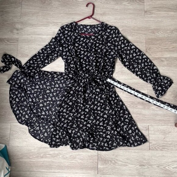 Women's Floral Dress Long Sleeve Mock‎ Neck Mini Dress Tie Small Black White - Picture 1 of 8